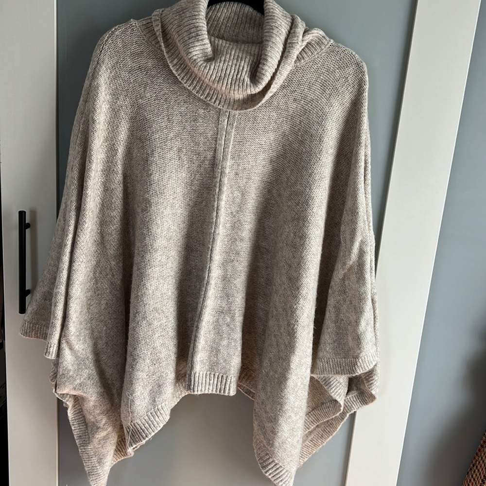 Like New Knit Poncho OS